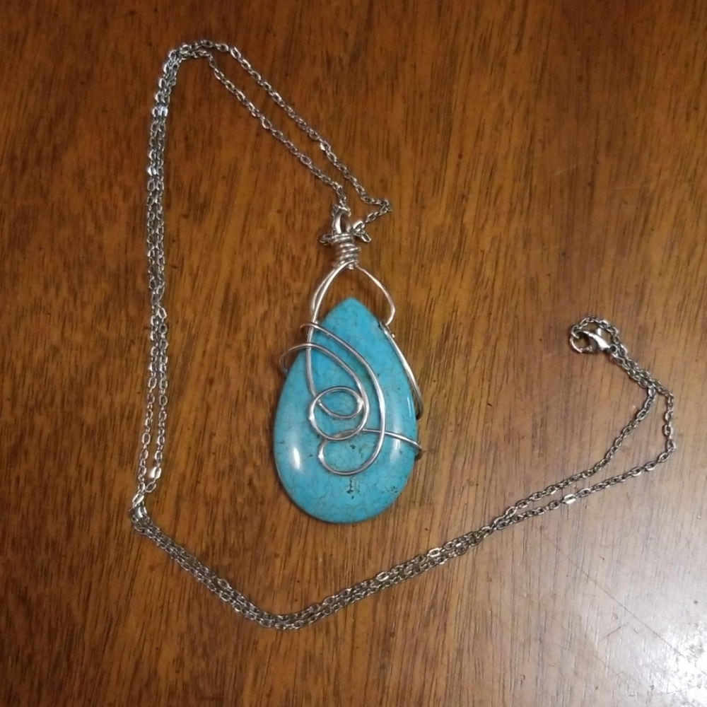 Wire art howlett stone necklace